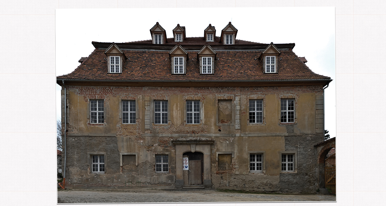 Restaurierung der historischen Putzfassade - Ausgangszustand - Zinzendorfschloss, Berthelsdorf