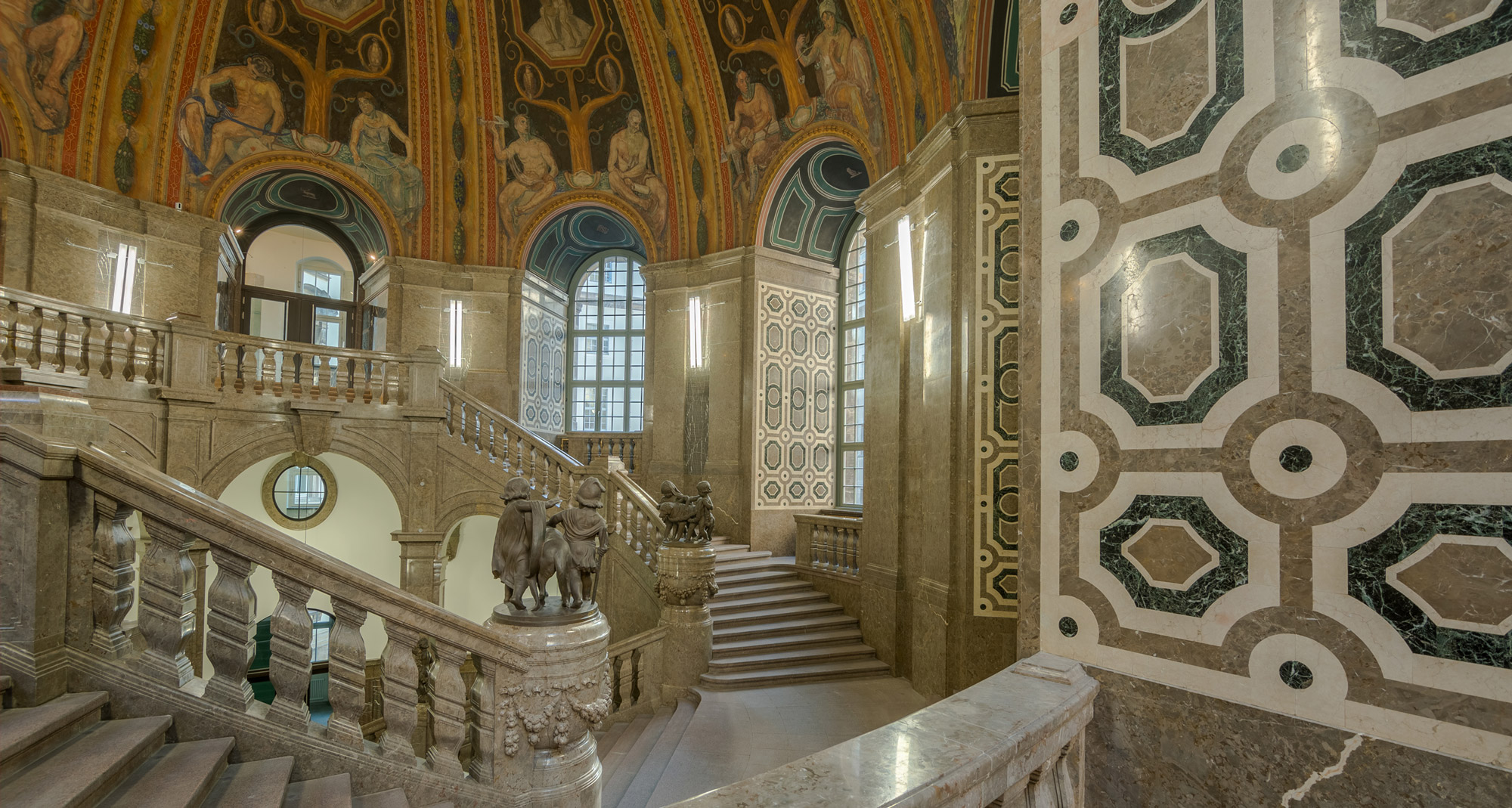Raumimpression mit Mosaikfläche - Neues Rathaus Dresden