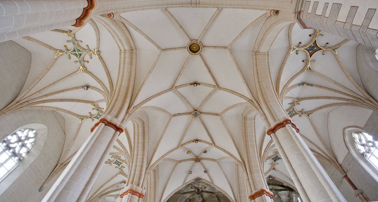 Übersichtsaufnahme des fertiggestellten Kirchenraumes - St. Bonifatius Kirche Bad Langensalza